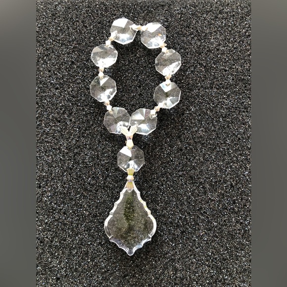 NIB 12 CRYSTAL NAPKIN HOLDERS on Amazon $31. For a set of 4 - Picture 3 of 4